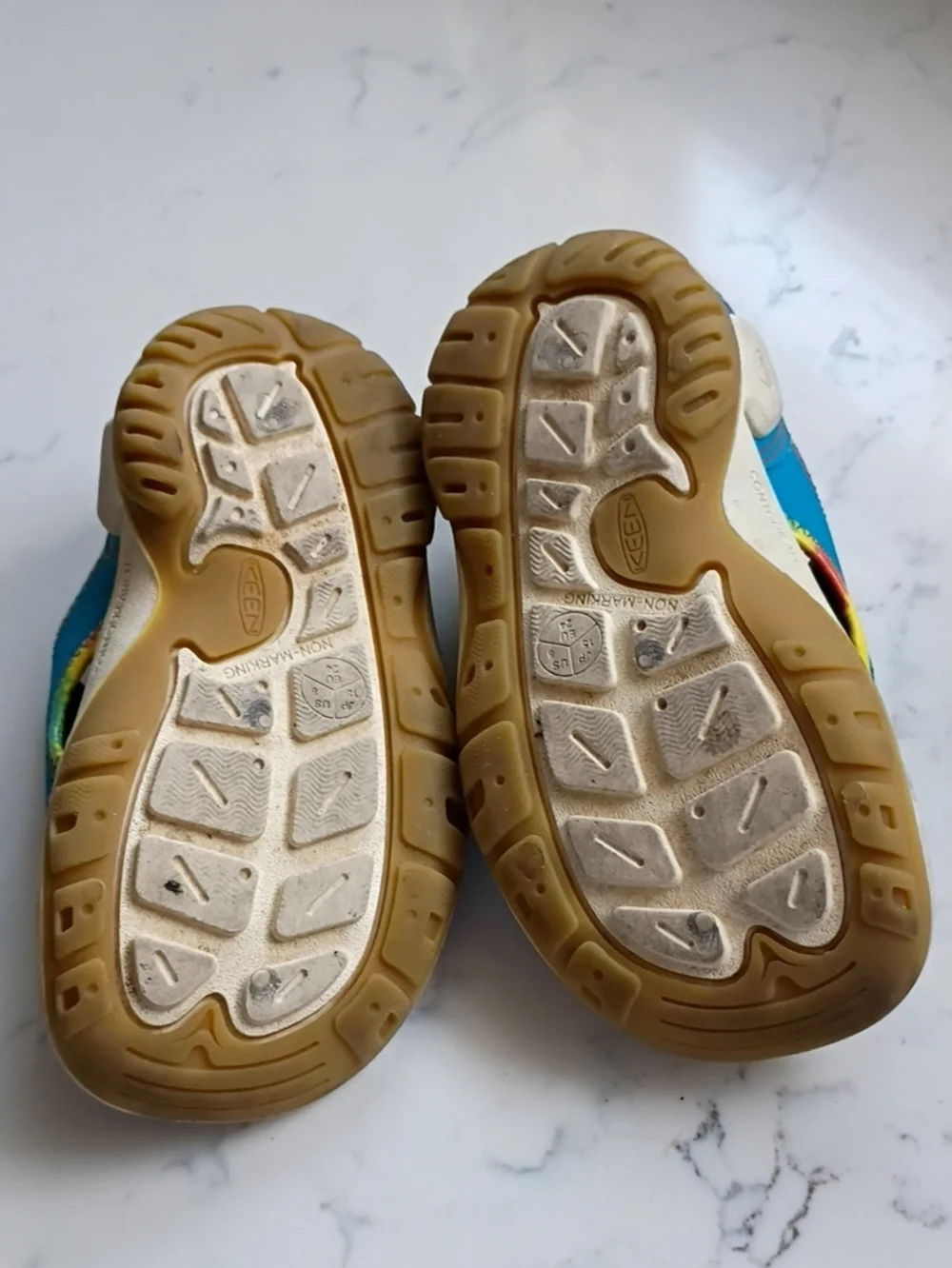 KEEN Kids Blue & Yellow Rainbow-Trim Sandals